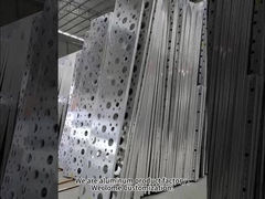 Tủ nhôm hệ thống mang hình chữ T để trang trí nội thất với màu trắng và vàng