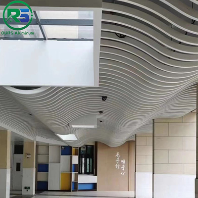 2.0mm Trần kim loại treo trong màu đỏ rượu cho trang trí hiện đại và đơn giản